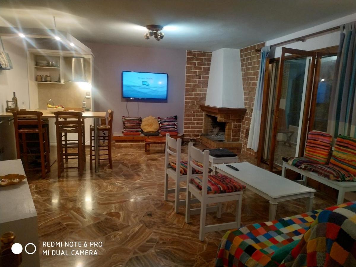 Muses Apartments Еретрия Екстериор снимка