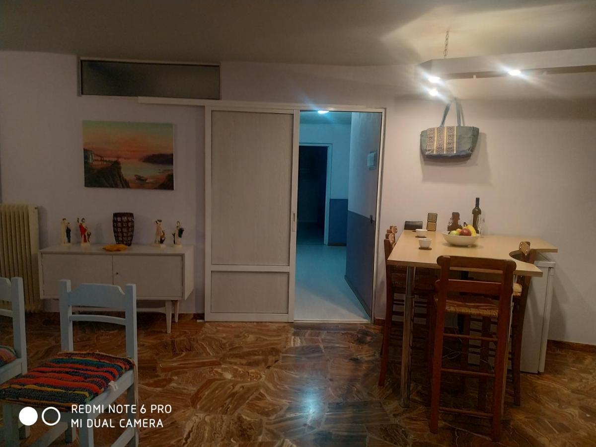 Muses Apartments Еретрия Екстериор снимка