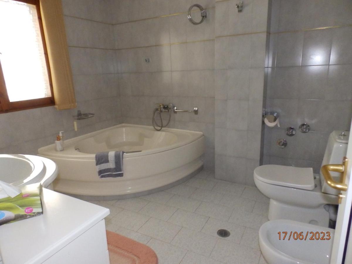 Muses Apartments Еретрия Екстериор снимка