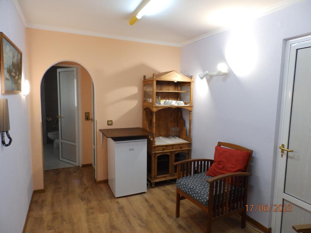 Muses Apartments Еретрия Екстериор снимка